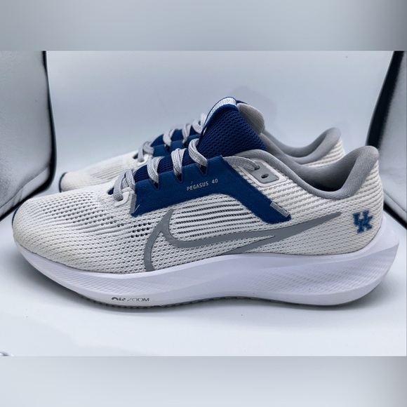 Size 8.5  - Nike Air Zoom Pegasus 40 Kentucky Wildcats - Picture 1 of 6